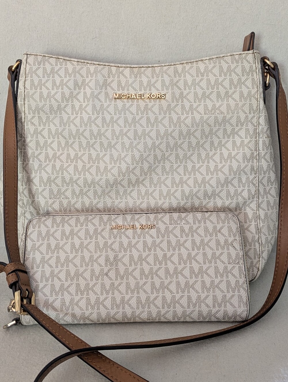 Michael Kors Jet Set Vanilla Signature Crossbody And Wallet